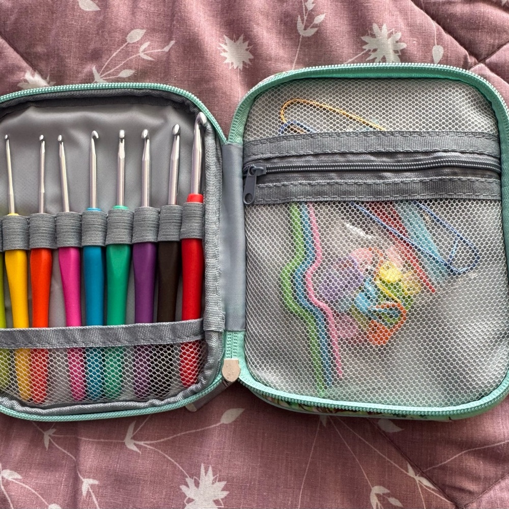 Colorful Crochet Hook Set AND MORE in Zippered Case